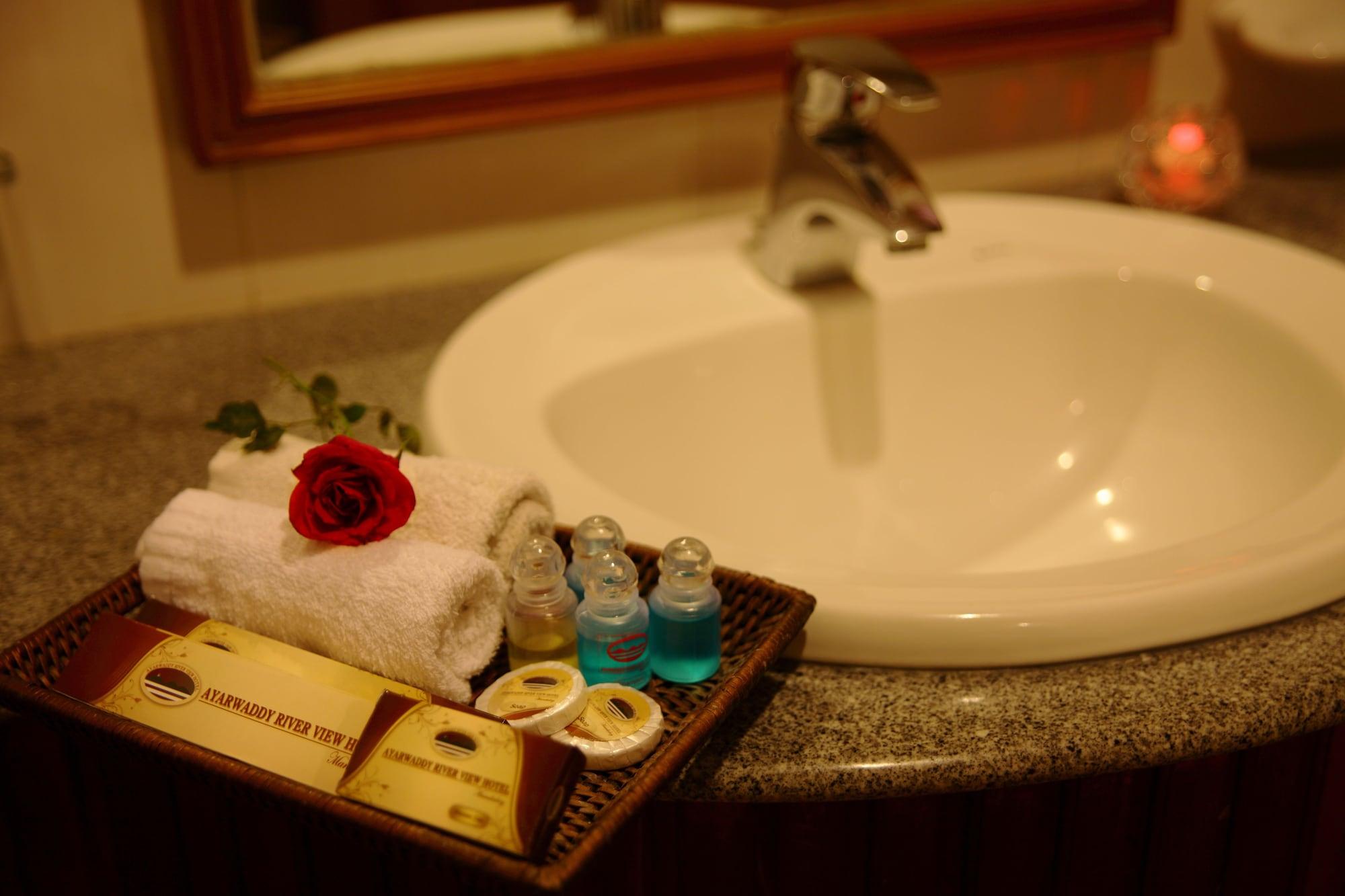 Hotel Ayarwaddy River View 4*