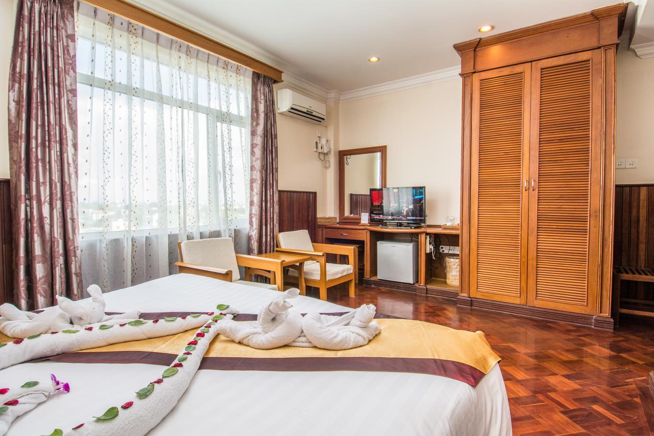Hotel Ayarwaddy River View 4*